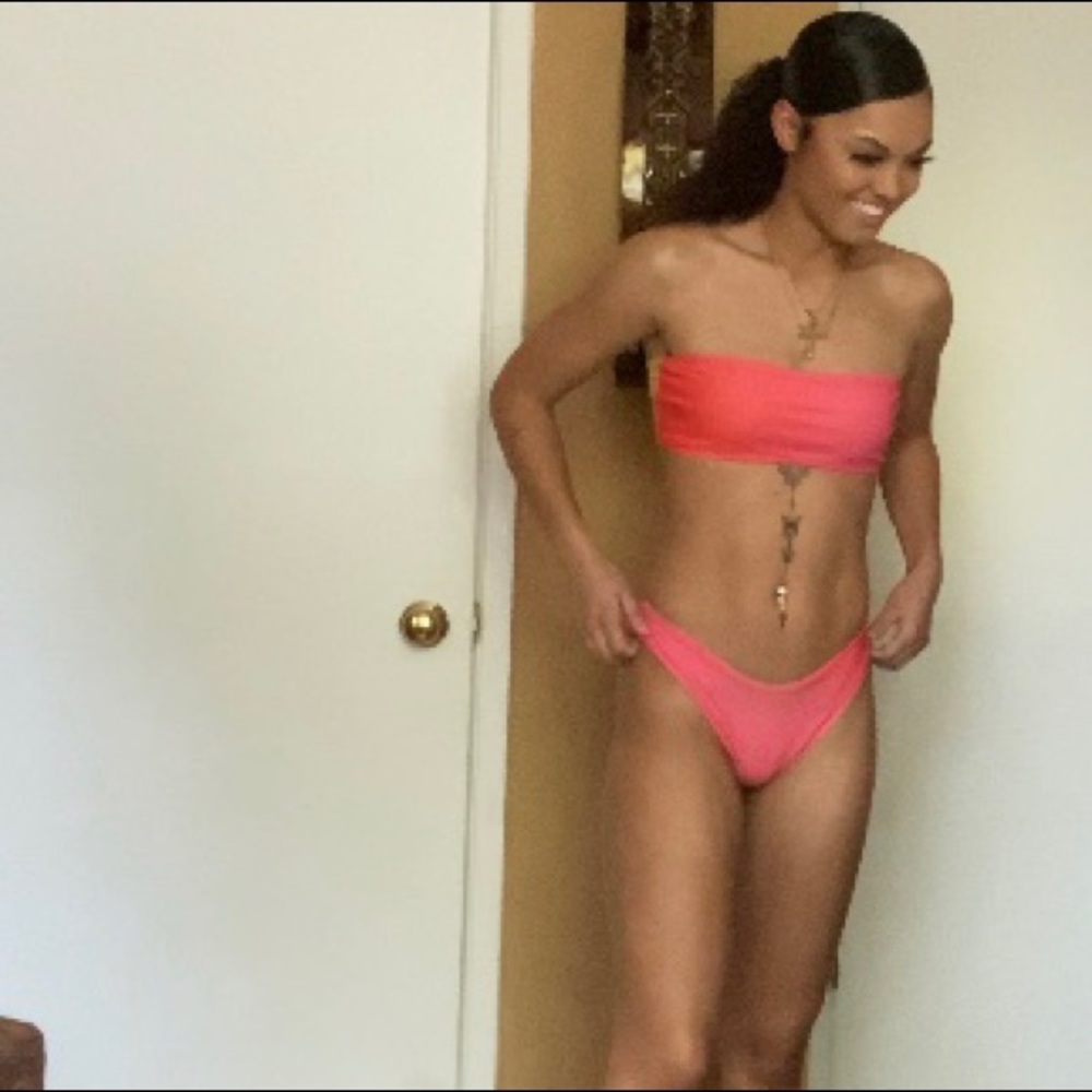 bikini - Picture 2 of 4
